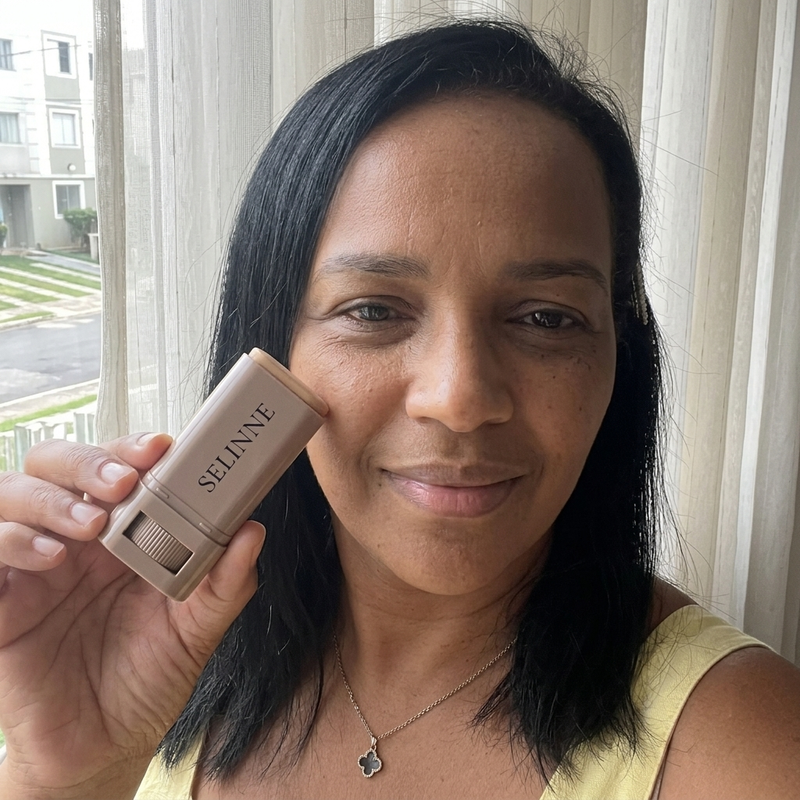 Riley wearing Selinne Shade 3 Medium