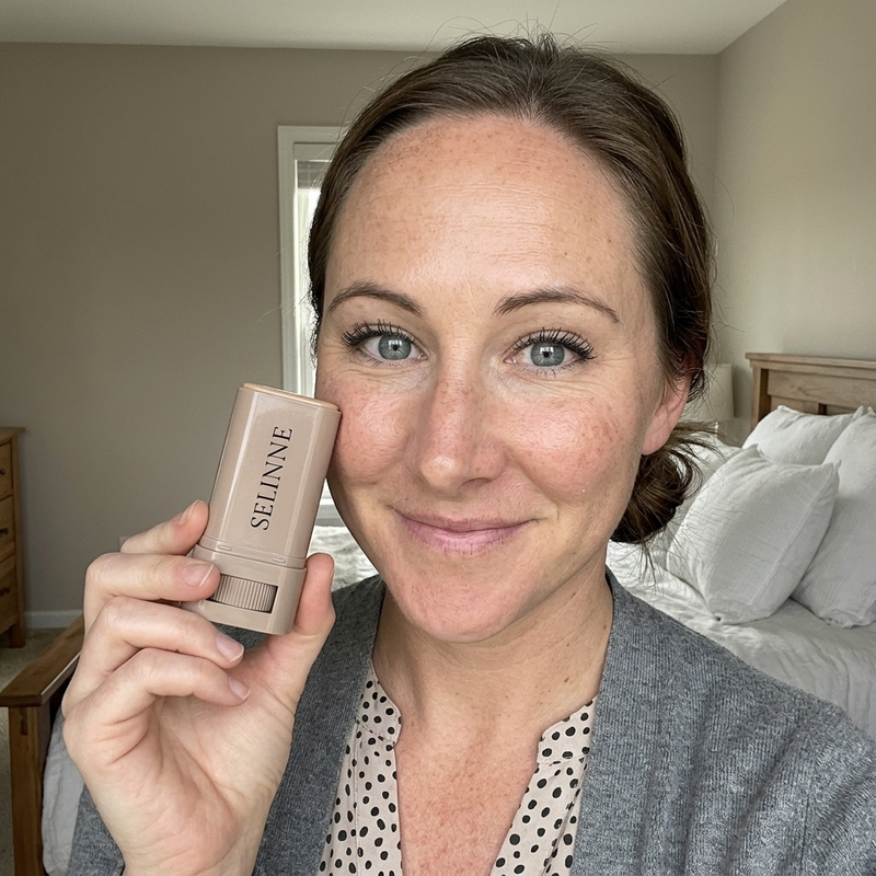 Cynthia wearing Selinne Shade 5 Light